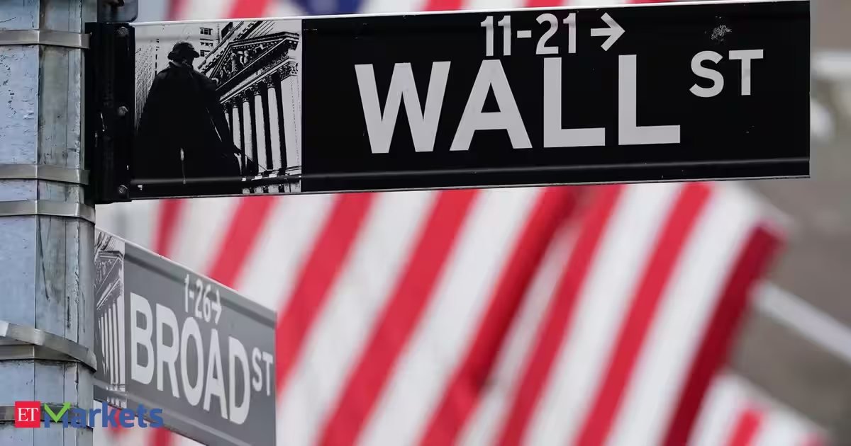 S&P 500 Closes Higher as Apple Hits $5 Trillion Milestone and Investors Await Tech Earnings
