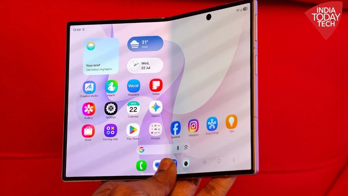 Samsung Redesigns Foldable Form Factor with Galaxy Z Fold 8 as Apple Entry Looms
