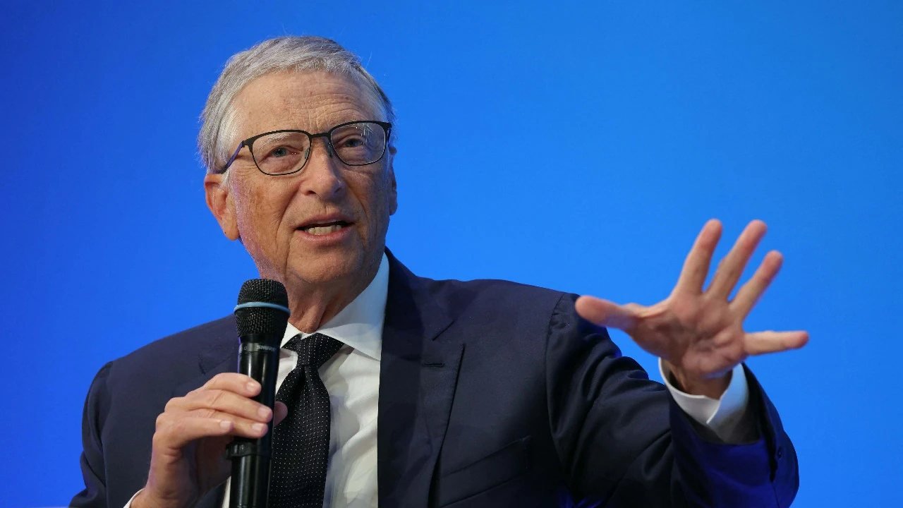 Bill Gates Warns of Turbulent AI Era, Urges Plan for Managing Disruption