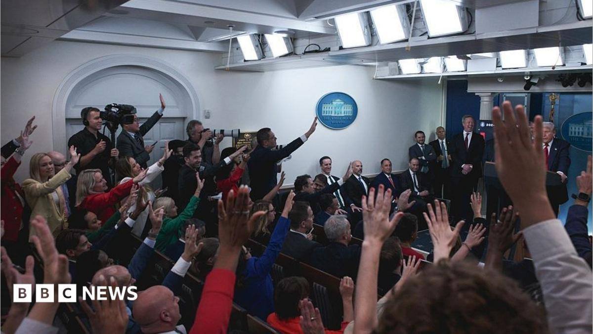 White House Revokes Press Credentials for CNN, Politico, and MS NOW Journalists