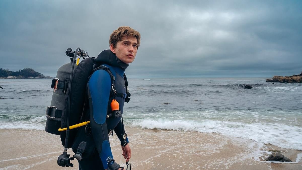 Whalefall Review: Austin Abrams Stars in Brian Duffield’s Survival Thriller